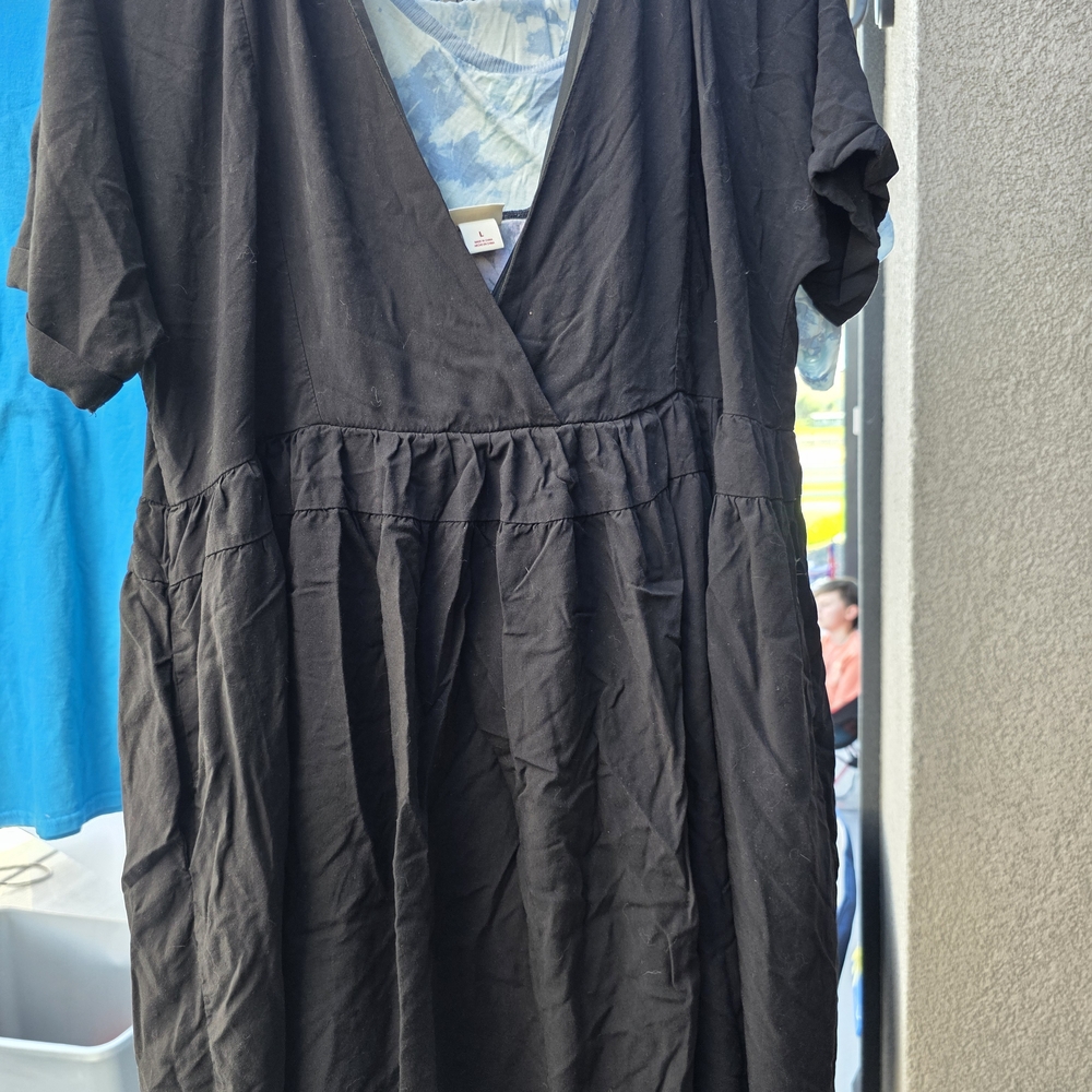 Women's Black V-Neck Short Sleeve Dress
